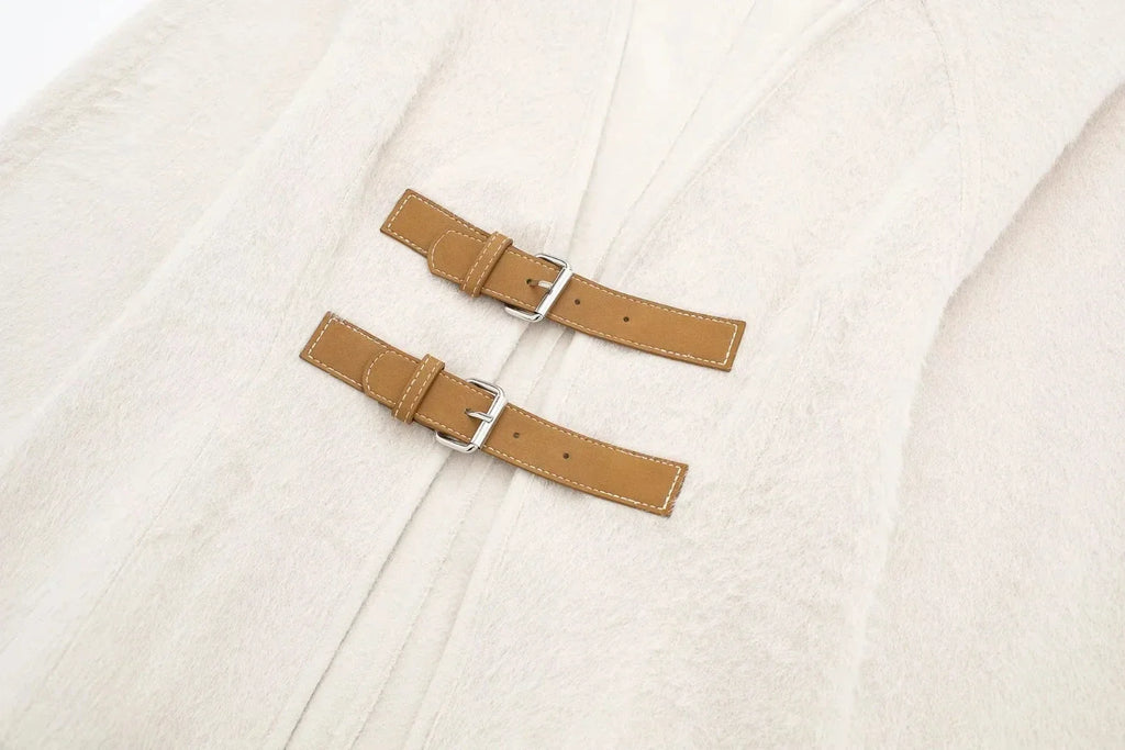 Alysha מעיל צמר בגזרת וי עם אבזמים