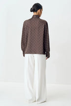 Monica חולצת פולקה דוט סאטן עם קשירה